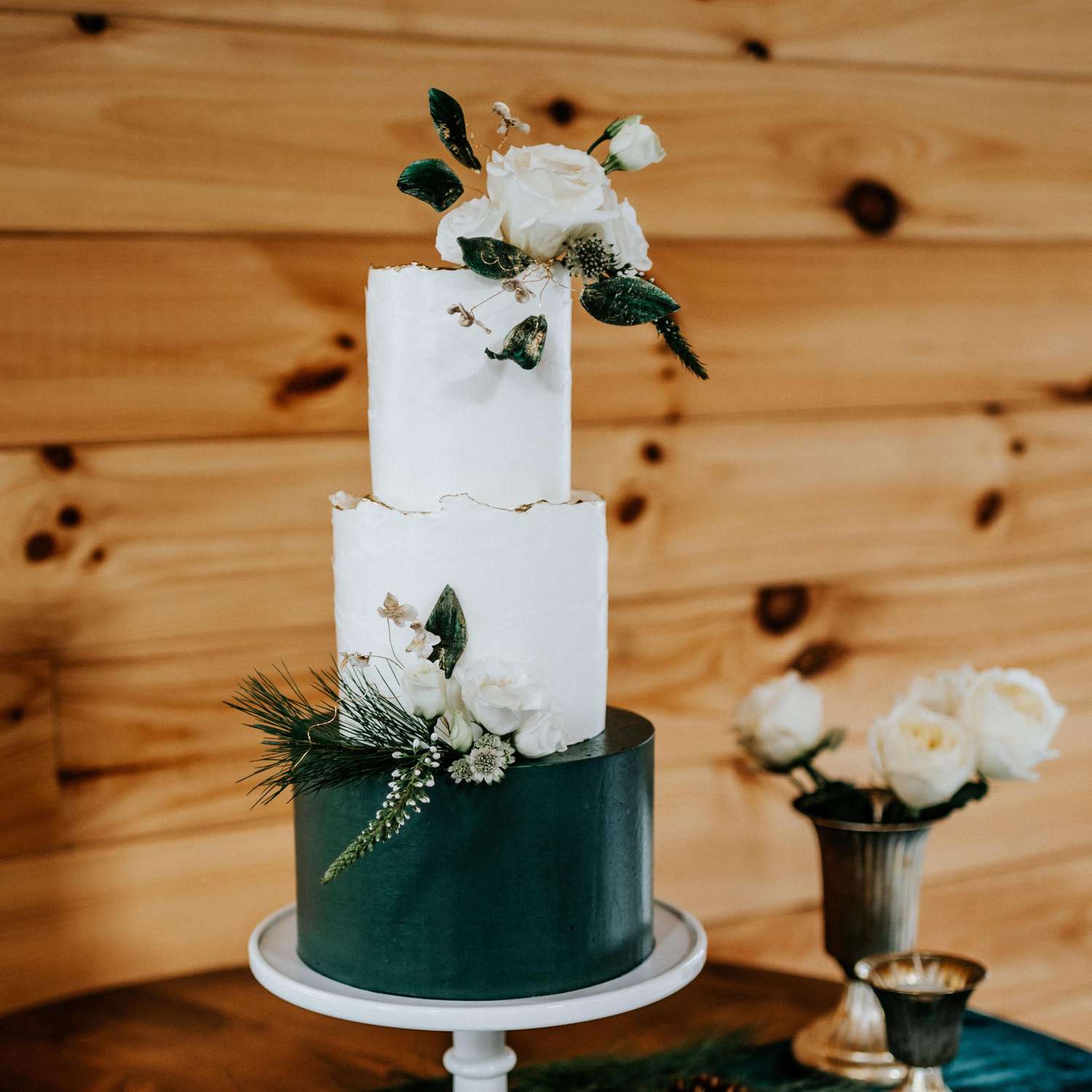 Modern winter wedding cake with seasonal textures and minimalist design