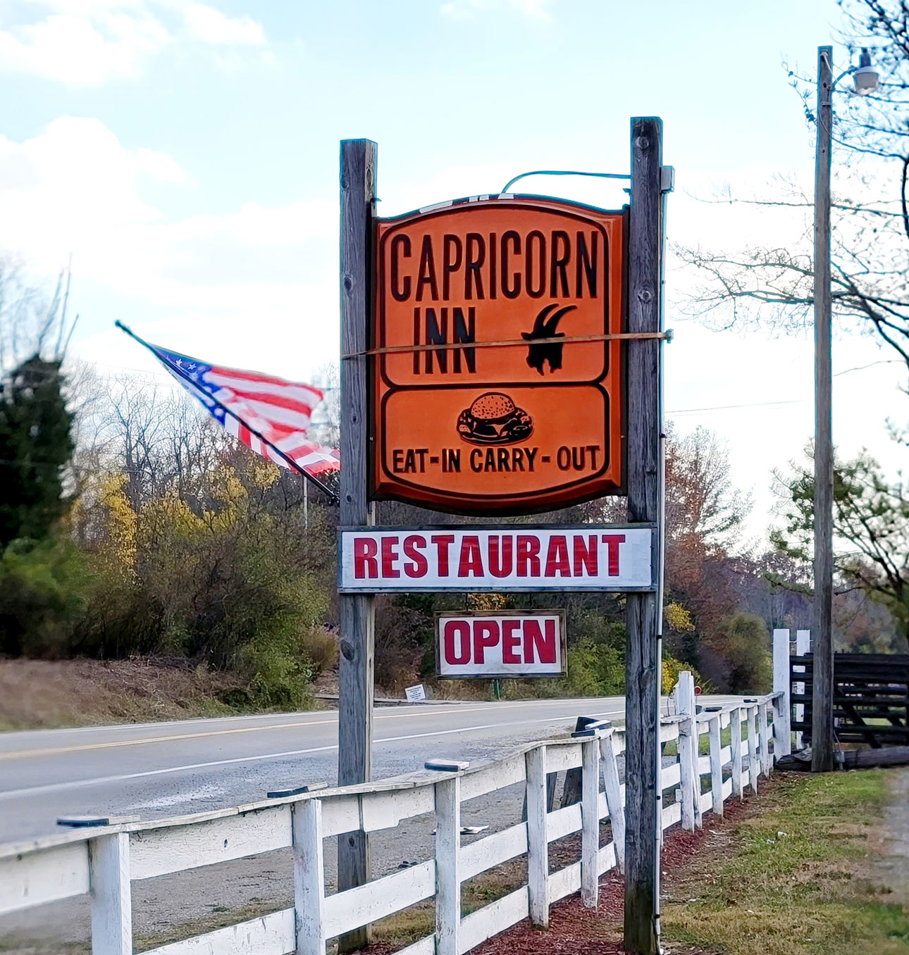 Capricorn Inn Wilmington Ohio exterior and logo