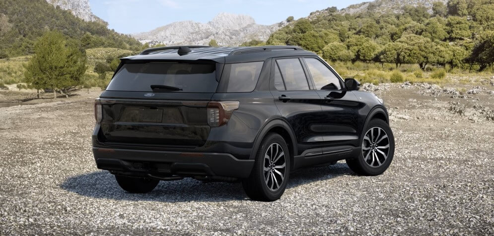 Agate Black Metallic Ford Explorer ST-Line showing dark mesh grille and blacked-out accents