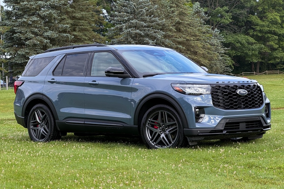 2025 Ford Explorer ST-Line in Vapor Blue
